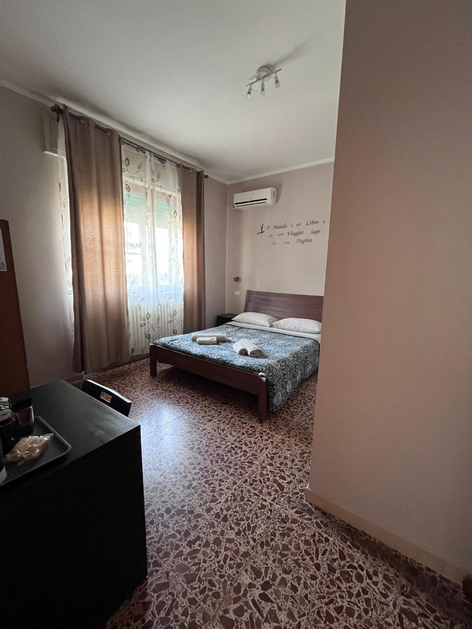 Via Vai Hotel Пиза Стая снимка